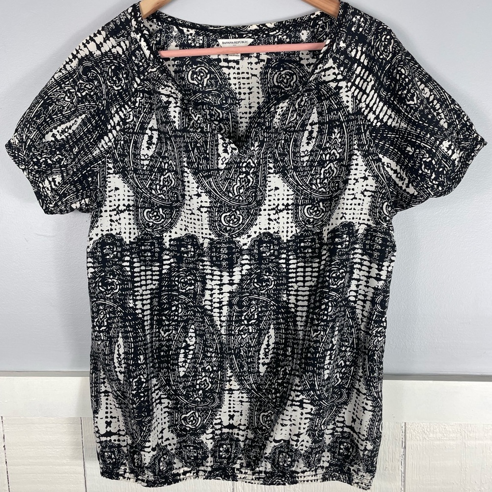 Banana Republic black white blouse shirt sleeve paisley medium top